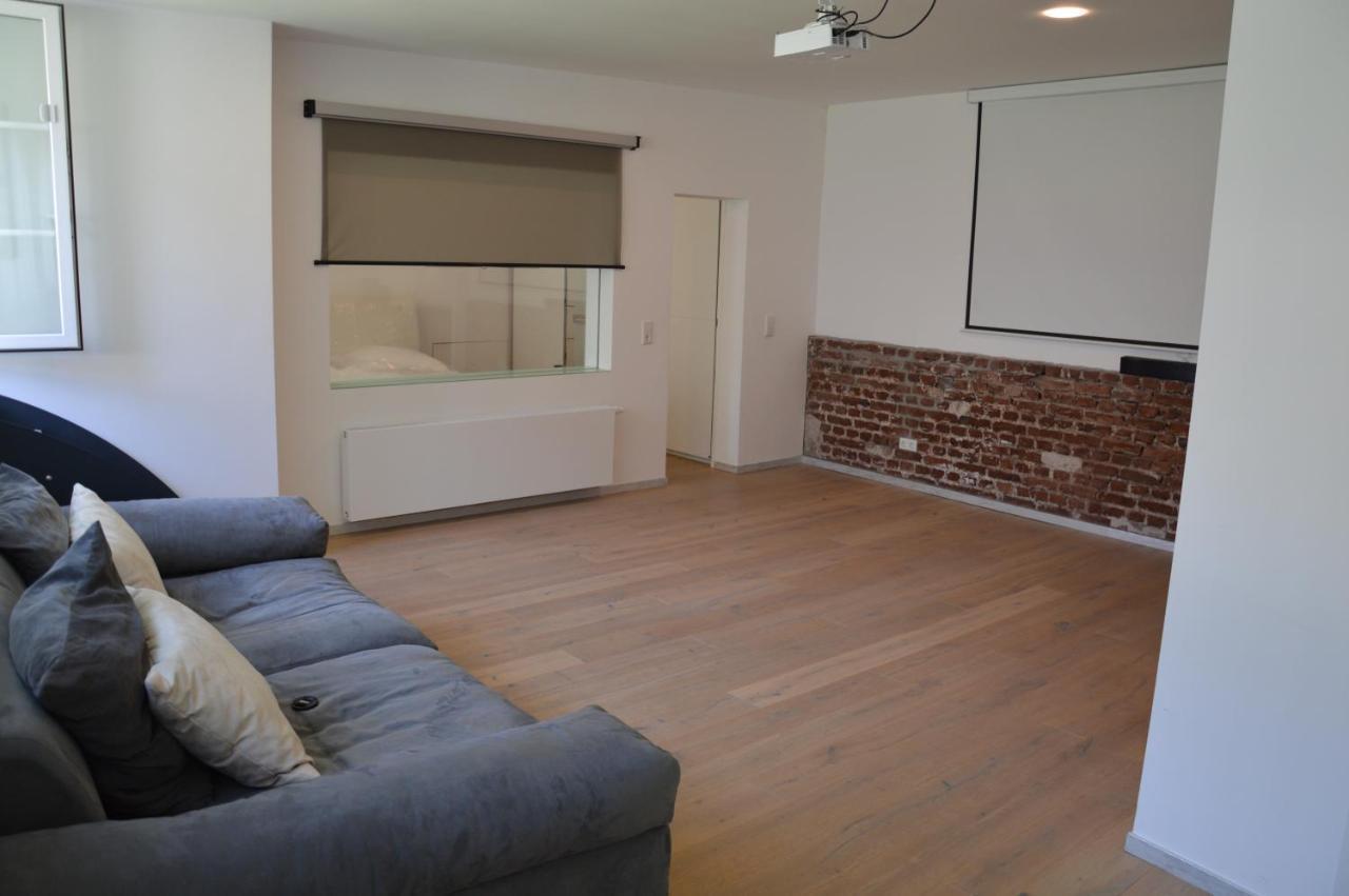 Modern Wuppertal Retreat: Cinema Experience with Private Parking Apartment Exterior photo