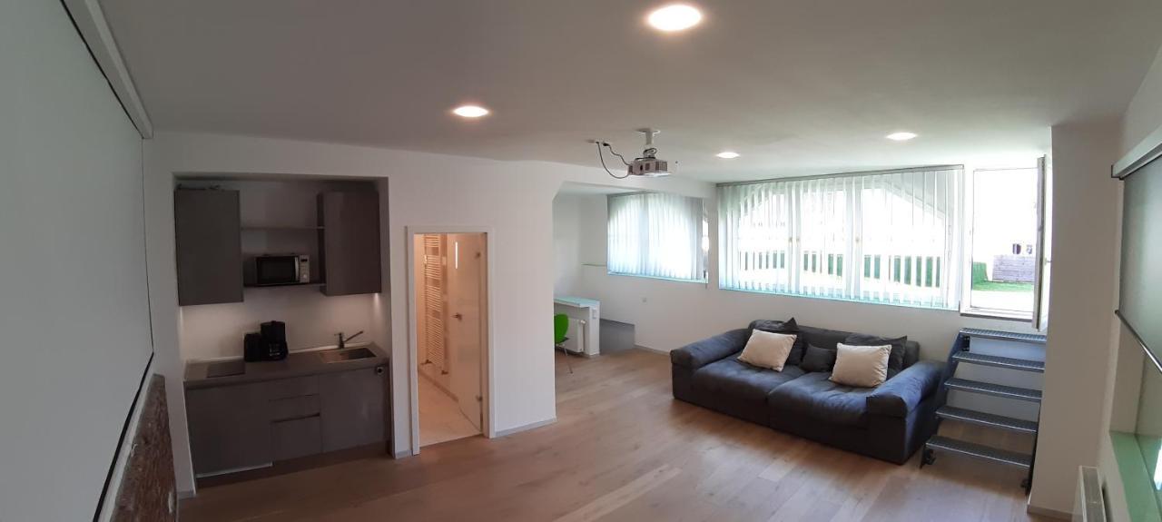 Modern Wuppertal Retreat: Cinema Experience with Private Parking Apartment Exterior photo