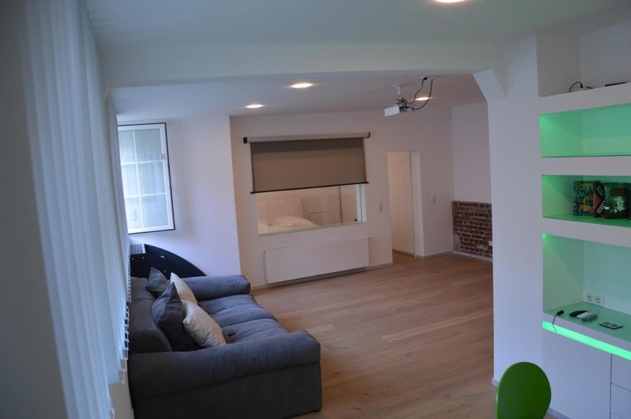 Modern Wuppertal Retreat: Cinema Experience with Private Parking Apartment Exterior photo