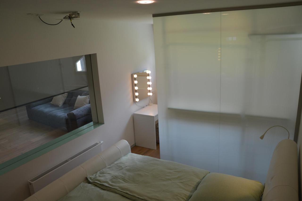 Modern Wuppertal Retreat: Cinema Experience with Private Parking Apartment Exterior photo