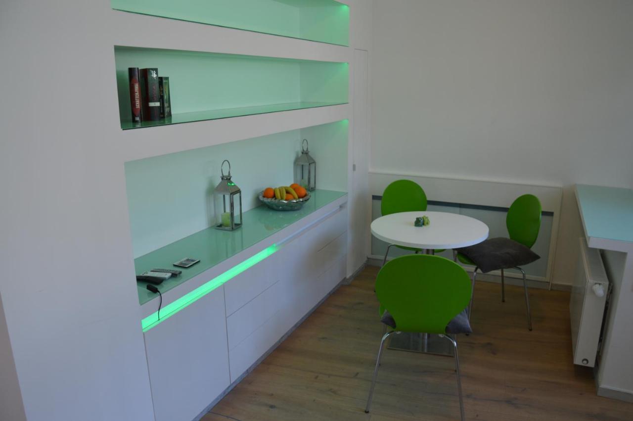 Modern Wuppertal Retreat: Cinema Experience with Private Parking Apartment Exterior photo