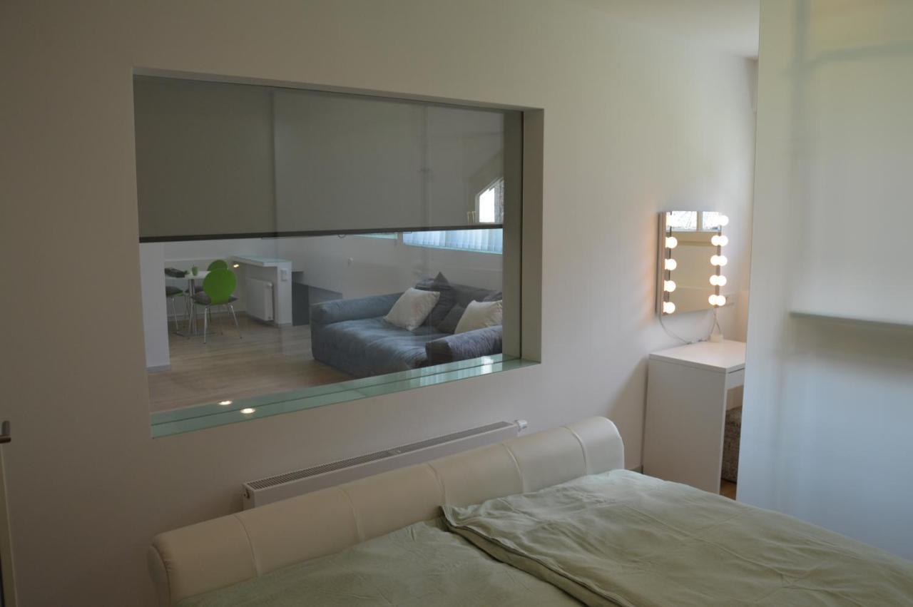 Modern Wuppertal Retreat: Cinema Experience with Private Parking Apartment Exterior photo