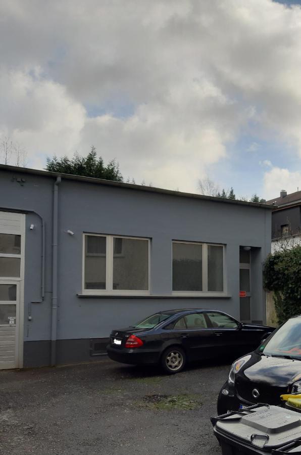 Modern Wuppertal Retreat: Cinema Experience with Private Parking Apartment Exterior photo